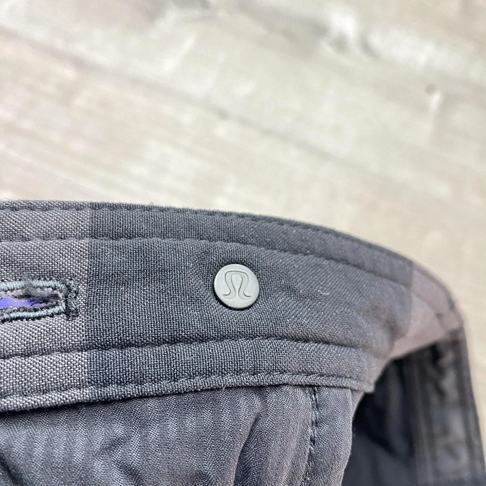 Lululemon Shorts Mens 32 Gray Plaid Chino Performance 11 Inseam Pockets Casual